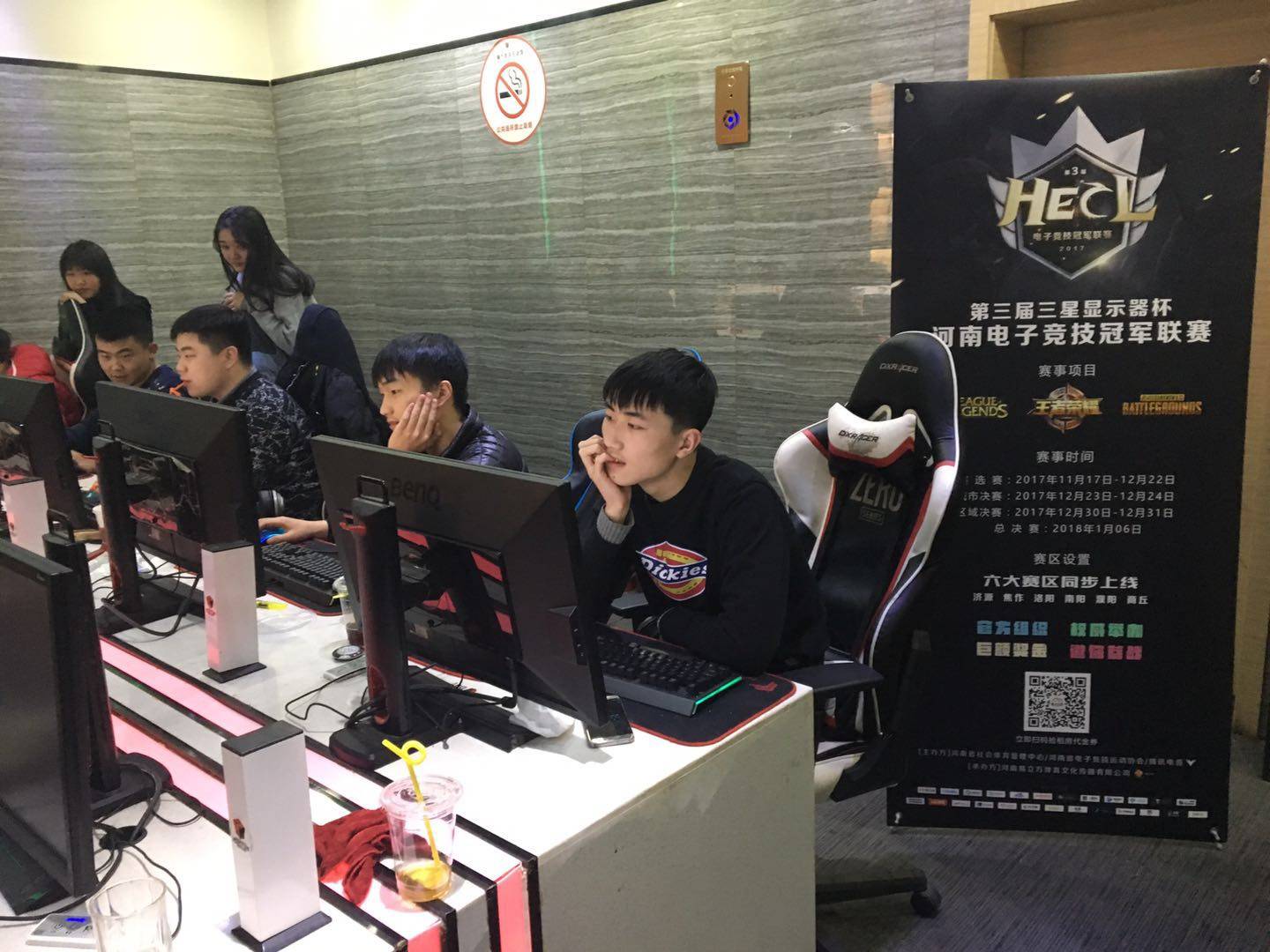 足球市场上 足球市场上