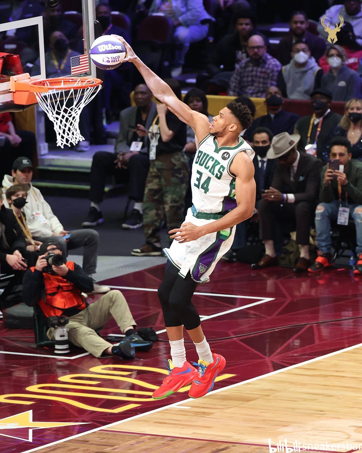 记者：皇马更衣室很团结，球员私下进行了交流以保持竞技表现（记者称皇马队内氛围融洽，球员私下沟通以维持竞技状态）